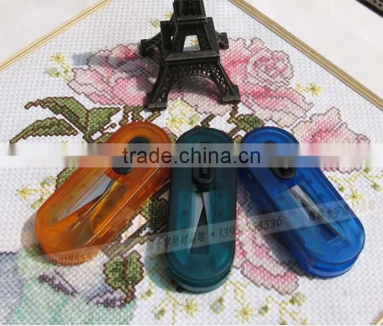 Wholesale sewing craft tools mini scissors with cap for cross stitch