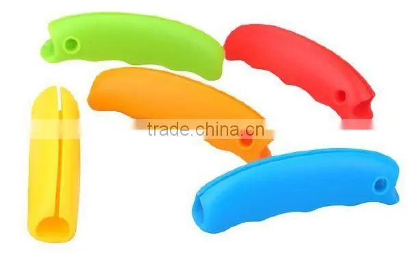 Comfortable silicone shopping bag handle grip with hanging hole