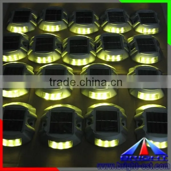 High quality flashing LED solar road marking studs,solar LED step light dark caution road stud