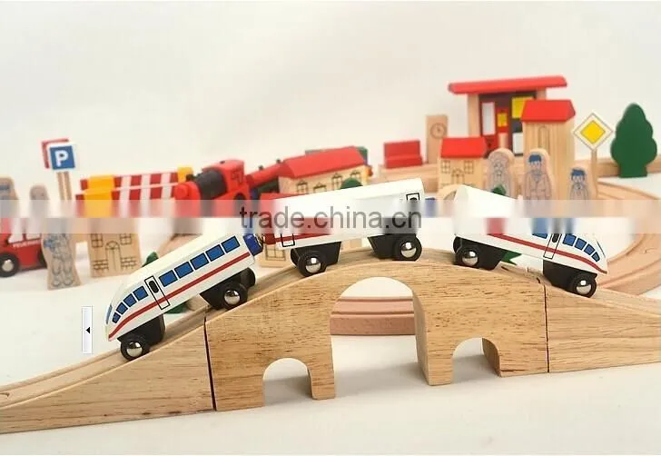 confirm to ASTM and EN71 Electric locomotive, 80pcs railway wooden train set