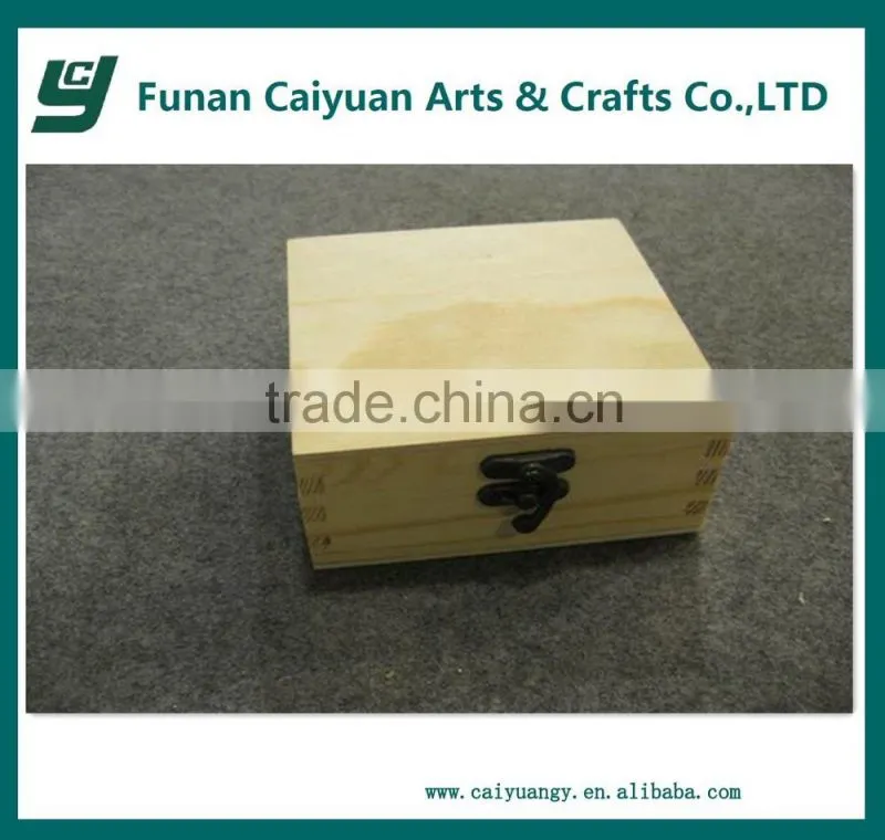 2014 hot sell new design and low price carved wooden handcrafts