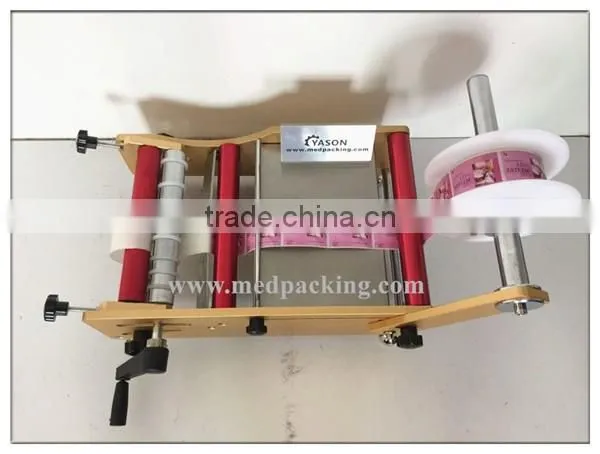 Manual Round Bottle Sticker label machine labels on round bottle/round jar/cylinder