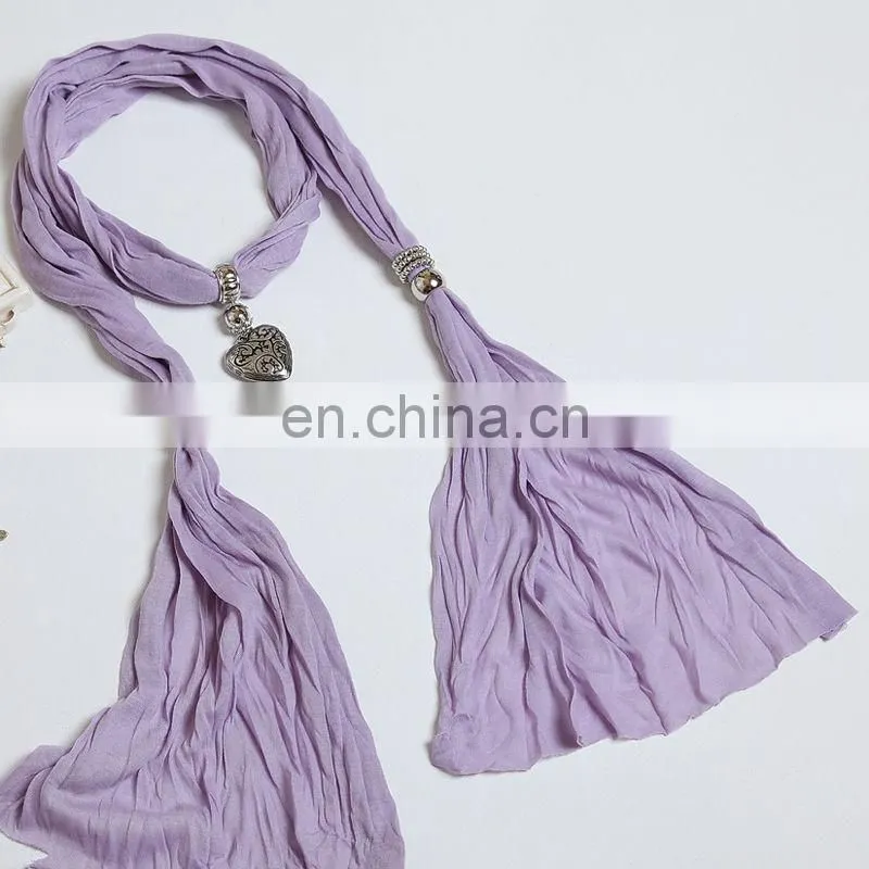 The necklace trend special purple scarf