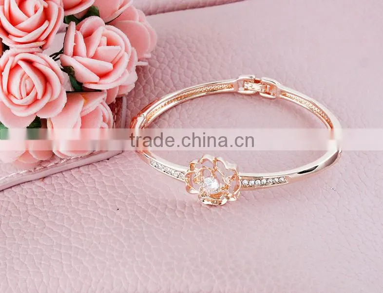 2016 Stylish Good Quality High-end Elegant Jewelry Hollow out Flower Bracelet for Women