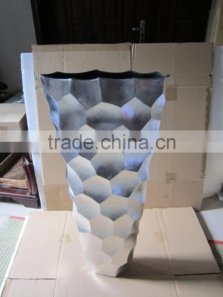 Strange-shaped Modern Lacquer Vase From Vietnam Wholesale