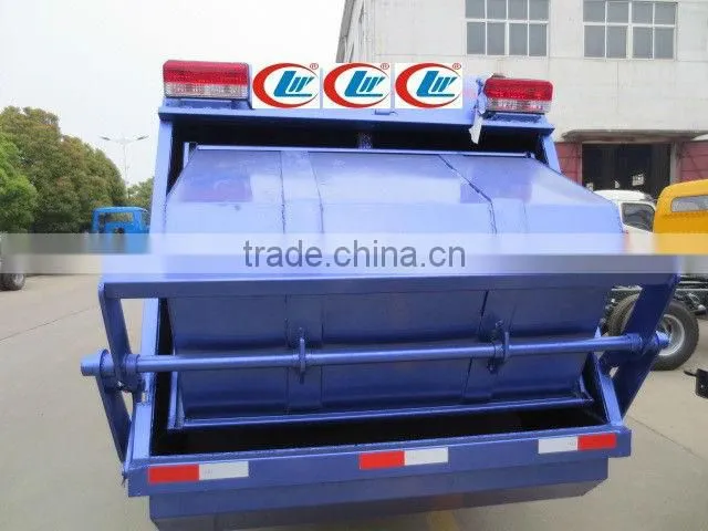 Dongfeng Small 4*2 Refuse Compactor with rear bucket
