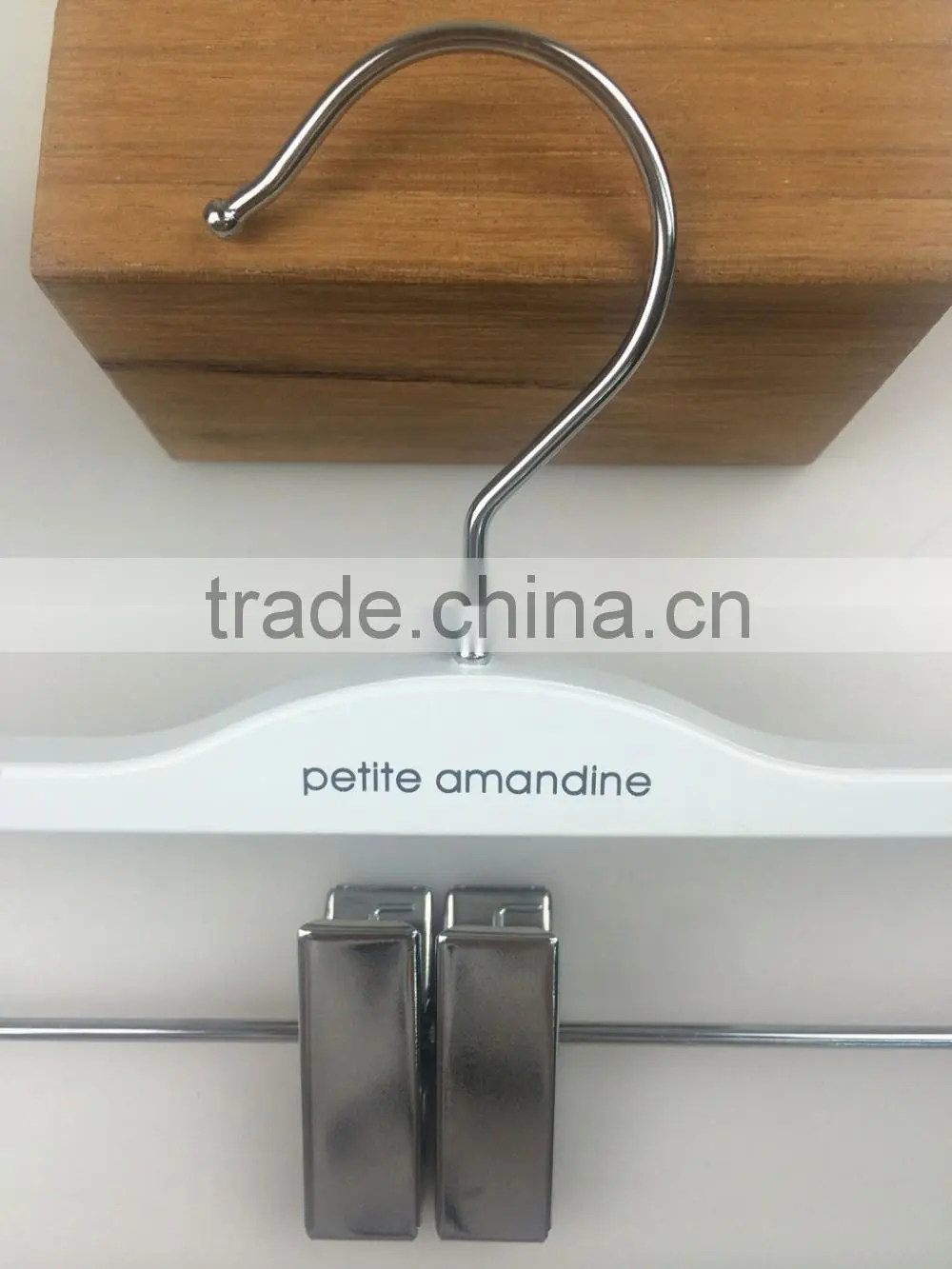 Hot sale white solid plastic shirt and tee display hanger for shop
