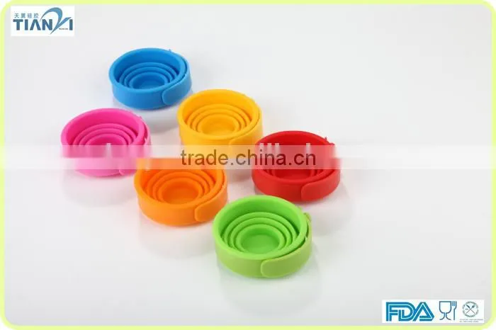 High Quality Cute Heat And Cold Resistant Silicone Water Cup with Handle