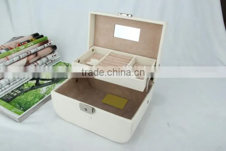 white simple jewelry box with PU