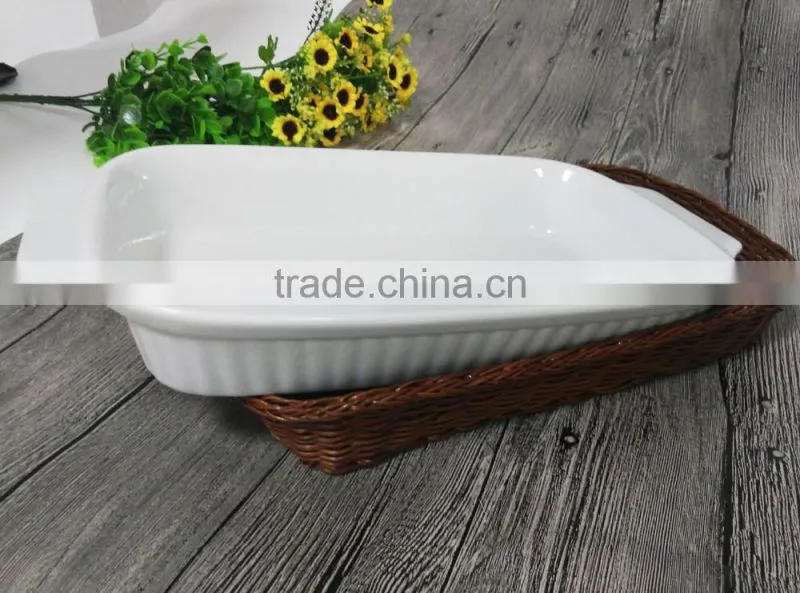 Stocked high white ceramic baking plate with rattan base for decoration and heat protection bakeware in good quality