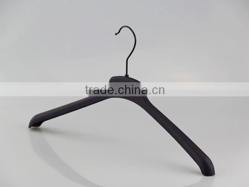 antislip surface good quality plastic rubber hanger for men