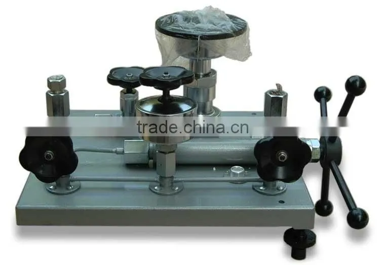 Hydraulic Dead Weight Tester, Range 1000 Bar, Accuracy 0.05%