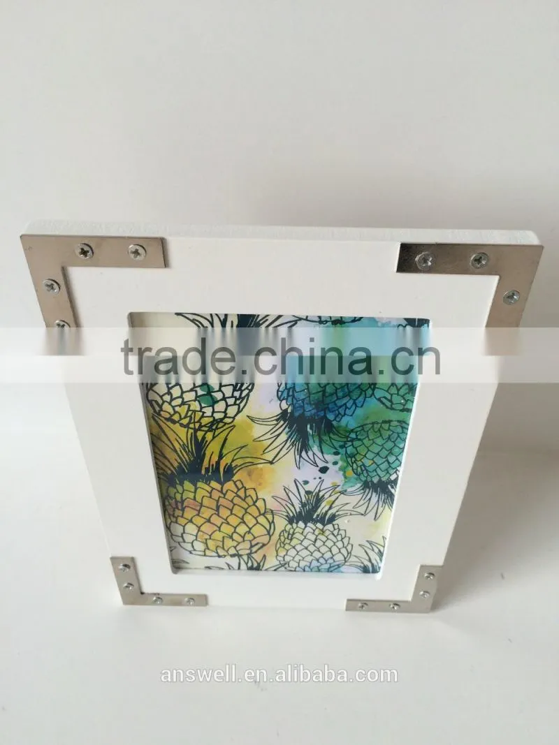 2016 new style wooden photo frame with metal corners for decorative