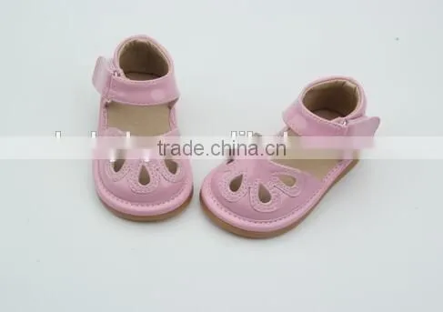 Manufacture 2016 New Arrival OEM Custom Leather Cute Newborn Squeaky Shoes Baby Girl Sandals