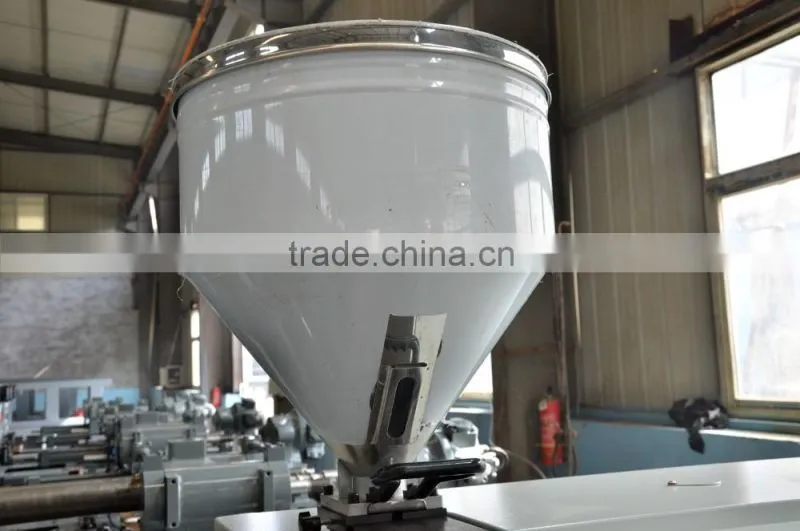 130Ton Precise Plastic Injection Molding Machine