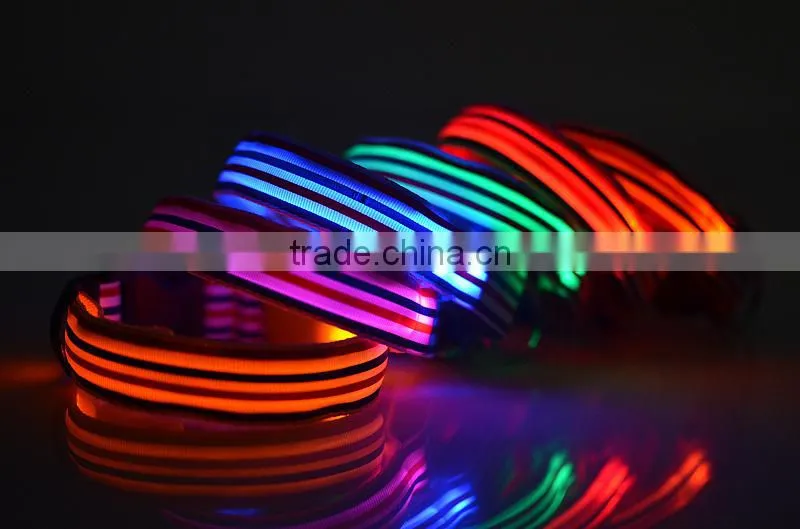 Factory Wholesale Fashion Stripe Pattern Retracable LED Dog Collar And Leash