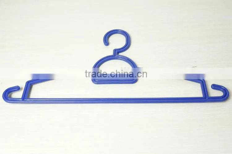 plastic expandable clothes hanger