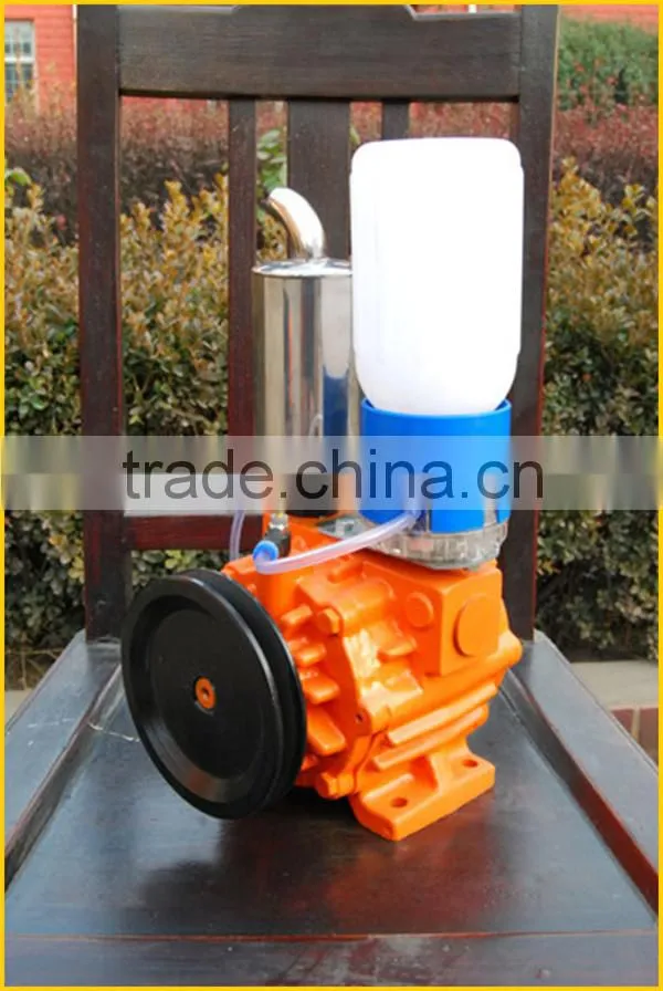 KLN portable vacuum pump type milking machine with one bucket