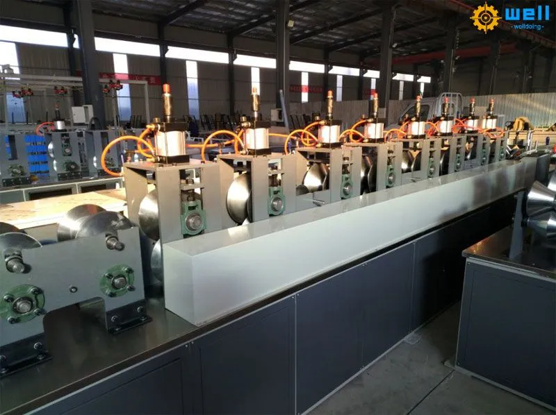 paper-angle-board-protector-machine-1.jpg