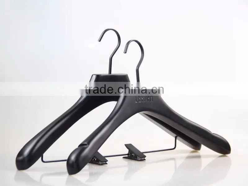 CY-652 Manufacturer Provide custom luxury wooden coat hanger with trouser clip