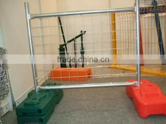 Cheap galvanized temporary fencing, concrete filled block temporary fence base