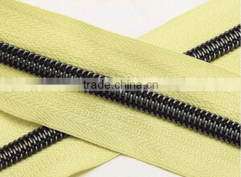 2016 Newest close-end auto lock Nylon zipper in black lacquer