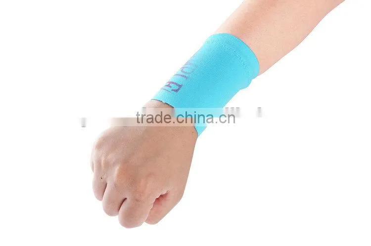 New Fashion Wrist Protector Gym Sport Support Fashion Wrist Brace