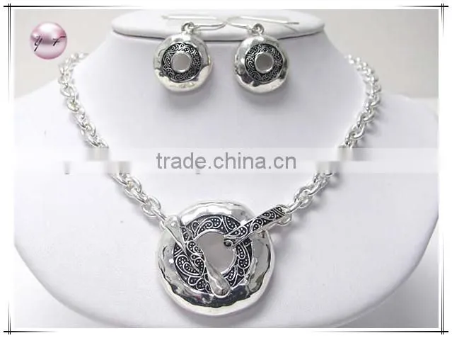 Textured metal round pendant toggle chain necklace earring set
