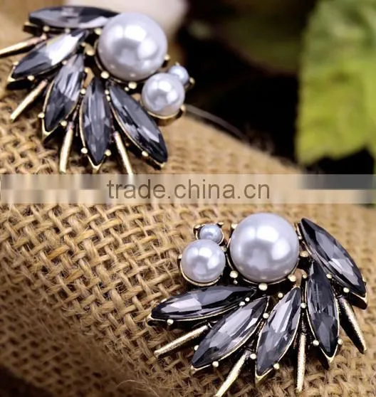 Fashion wholesale lady irregular imitation pearl diamond stud earrings