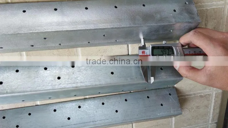 Galvanized angle iron, iron angle with punched holes