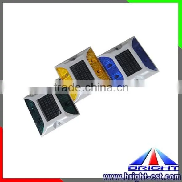 High quality flashing LED solar road marking studs,solar LED step light dark caution road stud
