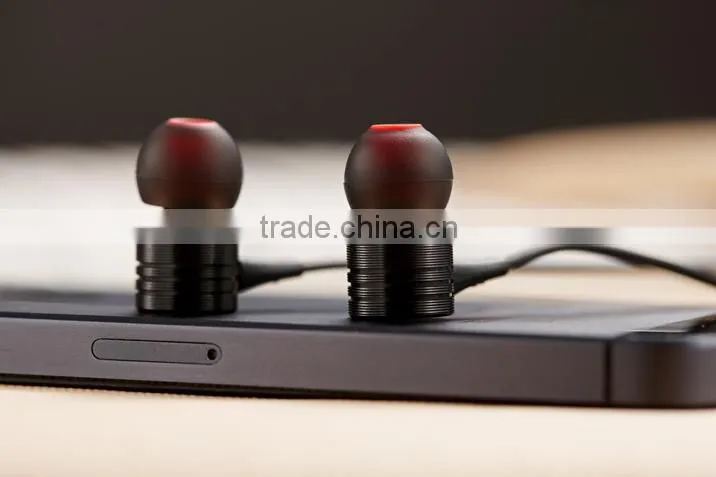 Wallytech W700 Universal headphone With Microphone and Valume control