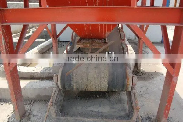 Electric hopper with rubber belt conveyor