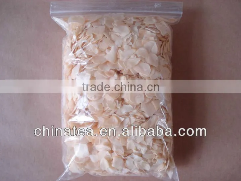 Dried chopped garlic