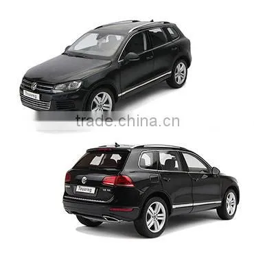1:18 scale diecast car model