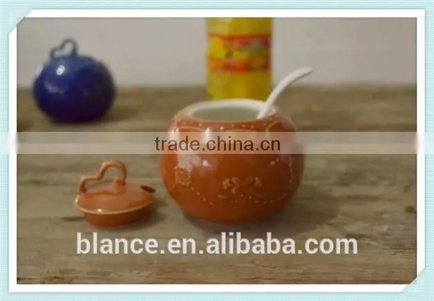 ceramic spice container in cooking seasoning set