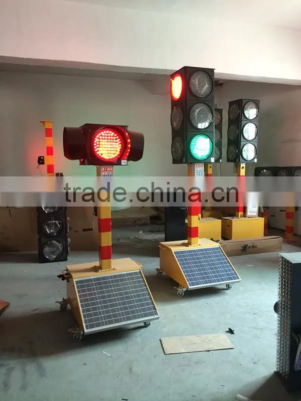 Solar mobile LED traffic light