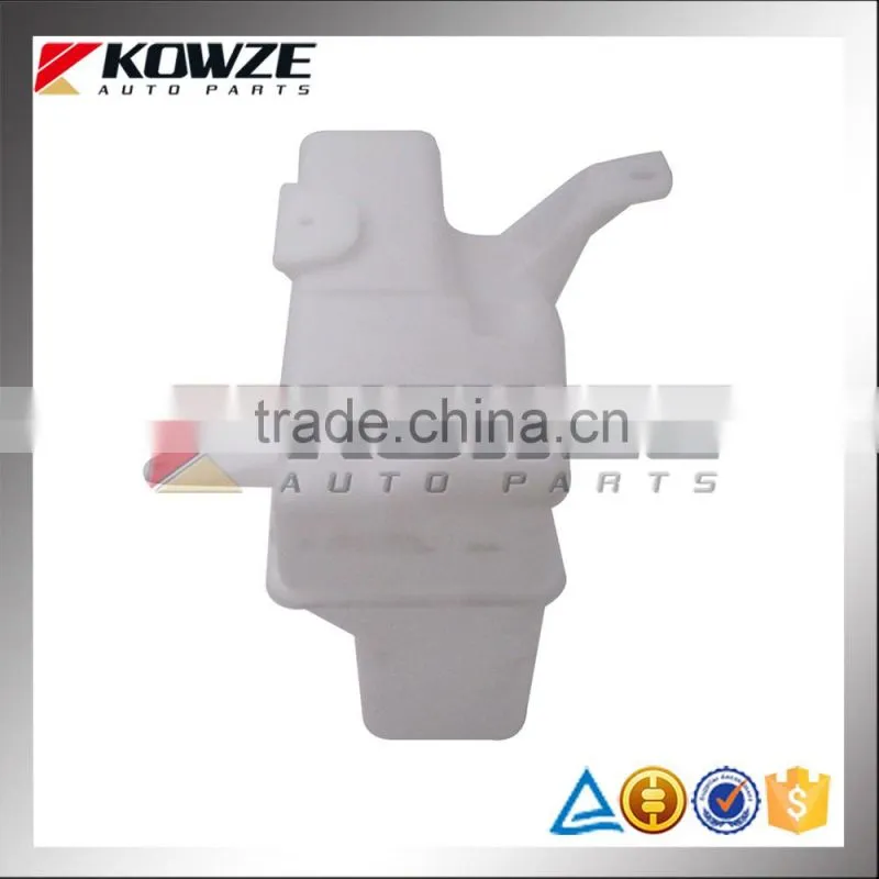 Auto Parts Windshield Washer Tank For Mitsubishi DELICA CV4W Outlander CW4W CW5W CW6W CW8W 8260A094