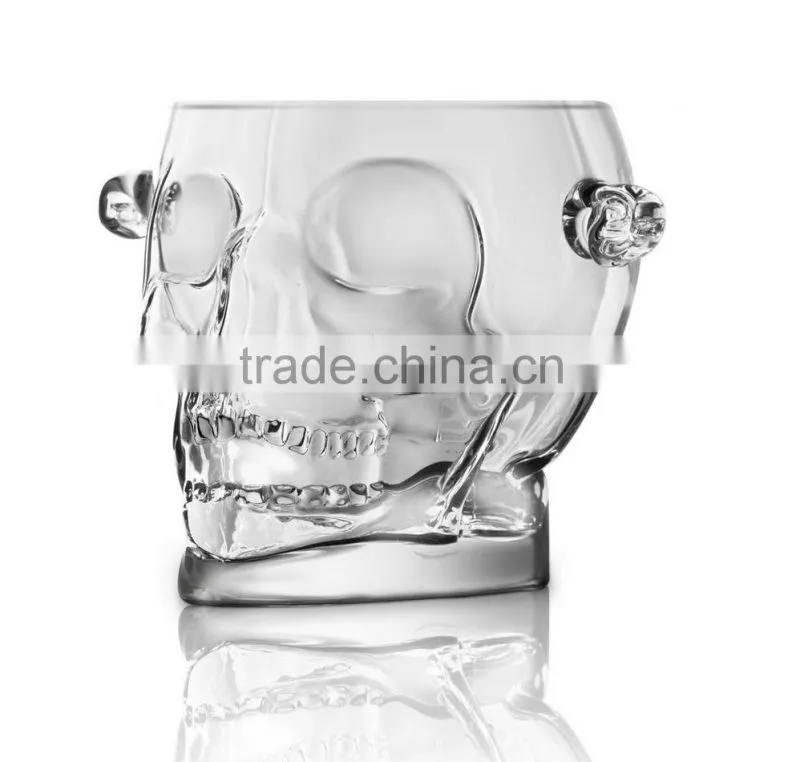 Skull shaped leadfree crystal high quality popular model ice bucket unique design with hand holder