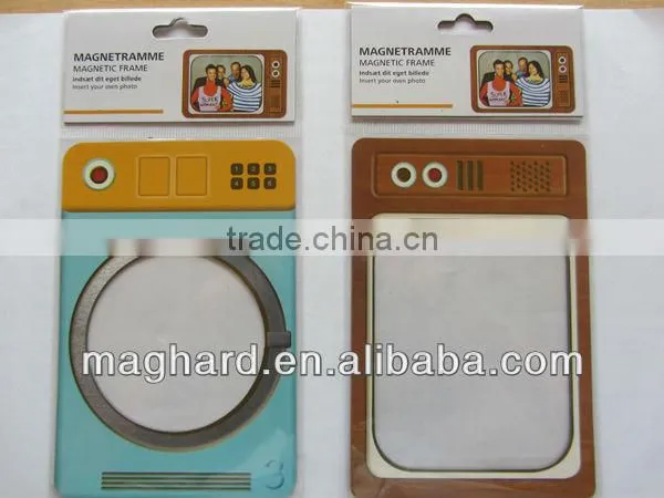 Material: Flexible Magnet + artpaper , 4 colors offset printing Cutting: k