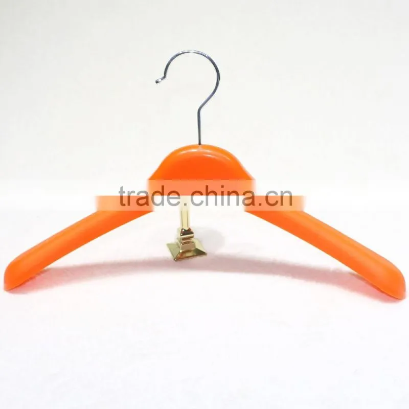 Fashion style orange plastic clothes hanger wholesale