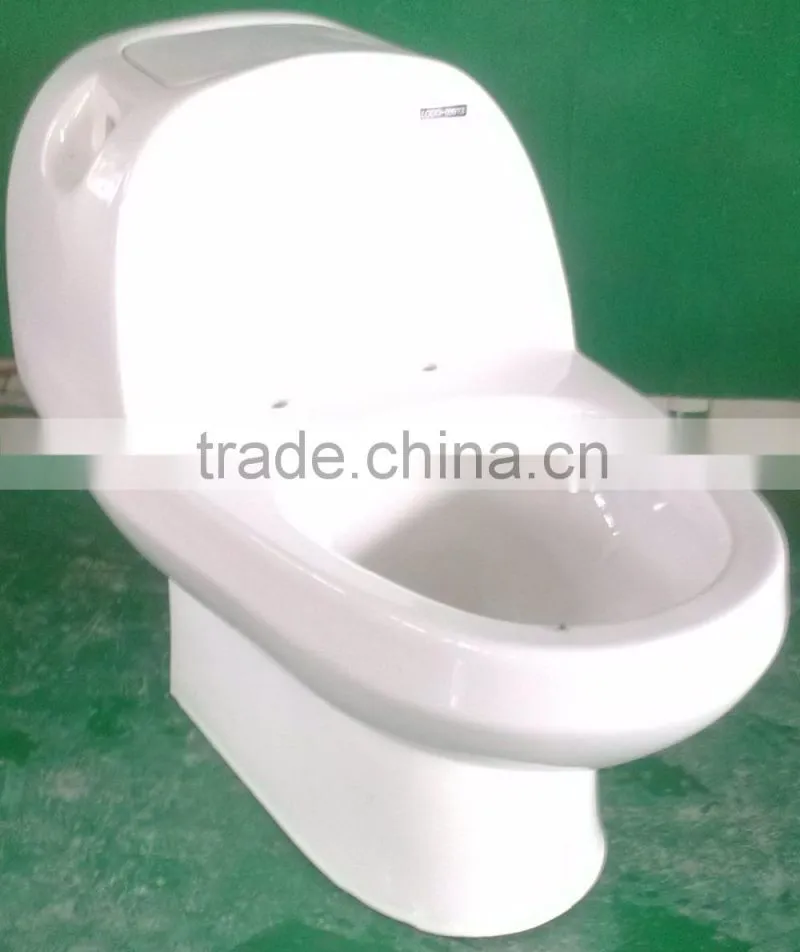 Lodo Ceramic Modern Water Clost With Plastic Toilet