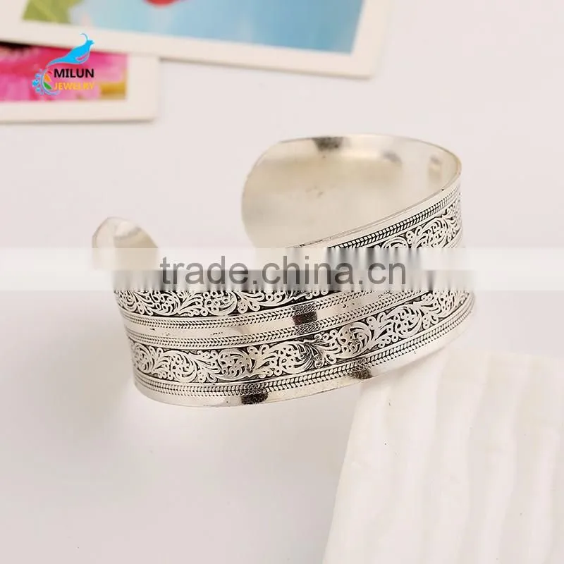 Women Unisex Simple Style Pop Punk Metal Vintage Bangle