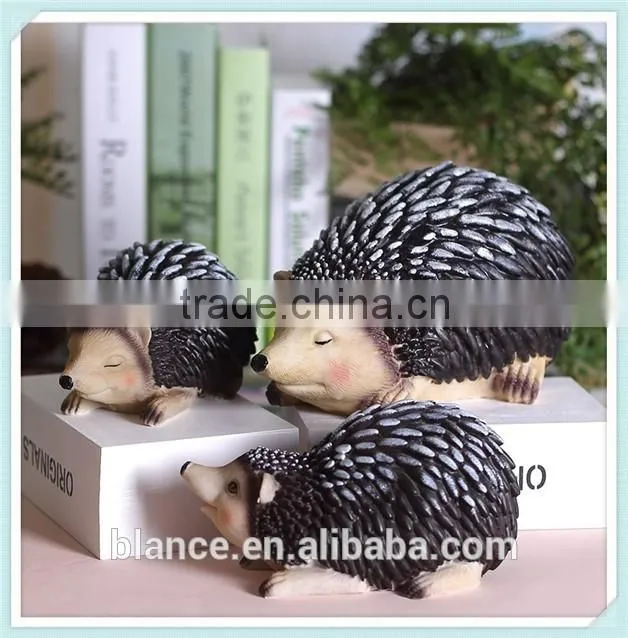 resin hedgehog figure hedgehog staute for home decoration