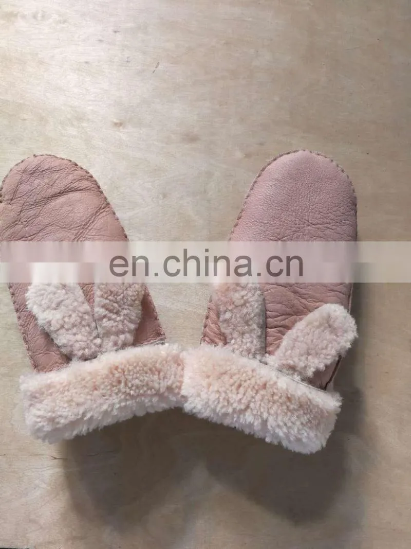 Manufacturer wholesale Lovely Baby Lambskin Gloves Warm Mittens Fur Gloves