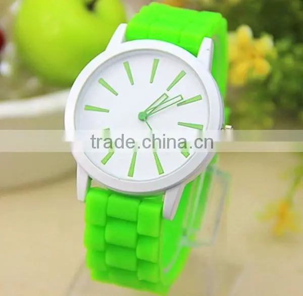 2015 low cost wrist watch
