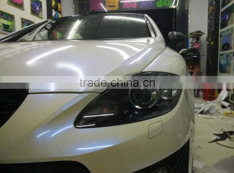 Wholesale 1.52*20m chameleon white pearl vinyl film,chameleon white to blue car sticker with air free bubbles