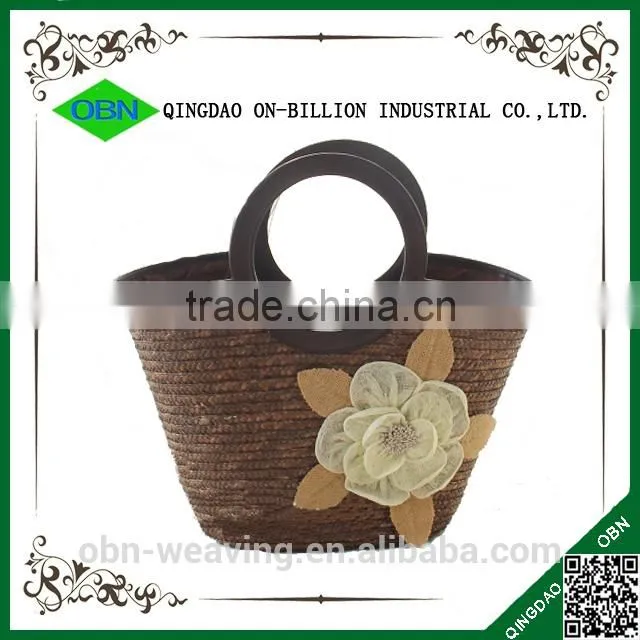 Tote straw handbag with decoration