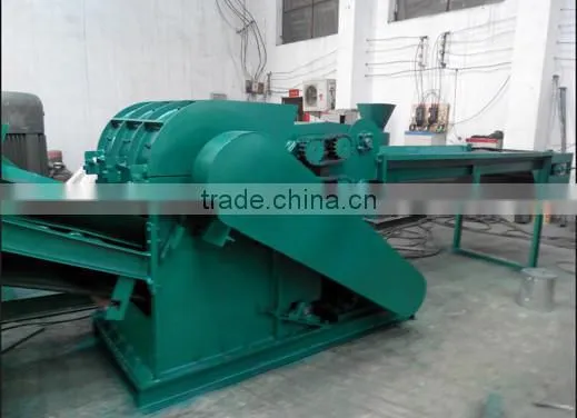 Industrial wood shredder for waste wood