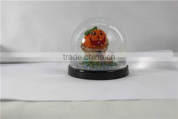 Plastic material halloween pumpkin snow globe